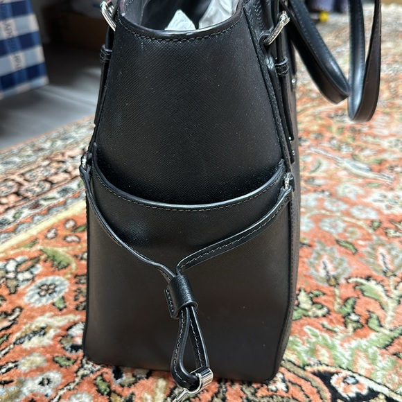 Like New Michael Kors Leather Voyager Purse - Picture 2 of 7